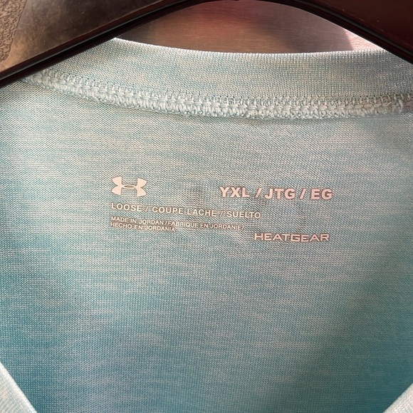 Under armor heat gear extra large blue white  snag on‎ front hem . - Picture 2 of 6